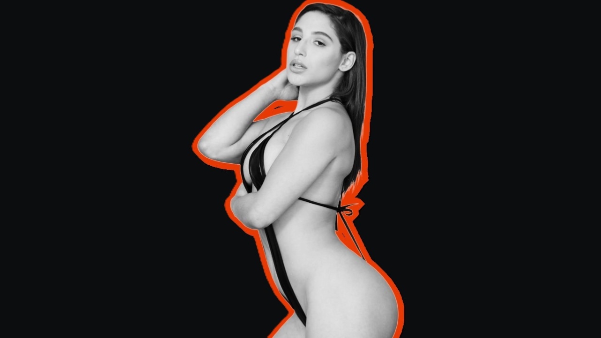 Abella Danger posing in a swimsuit.